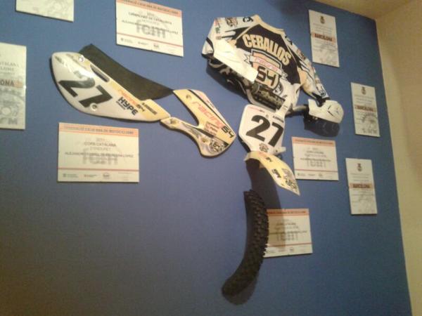 Increíble la pared de la habitación de nuestro pequeño piloto del equipo Alejandro Ceballos! Pasión por el equipo!