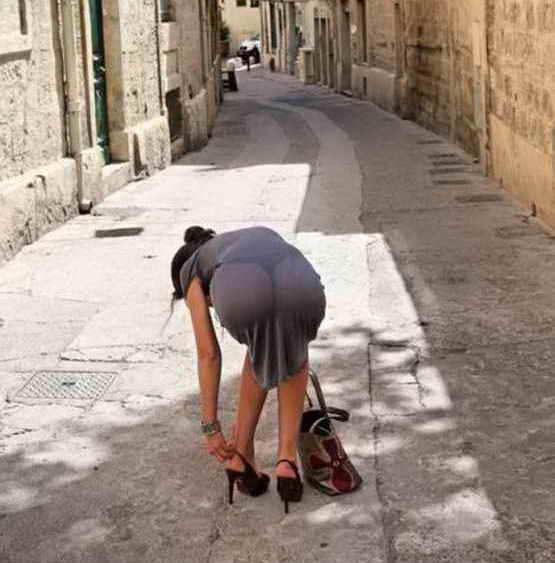 Marco_Agc's tweet photo. La ciudad de Toledo en España tiene las calles más estrechas del mundo, como lo demuestra la siguiente foto http://t.co/fvj4ElmF