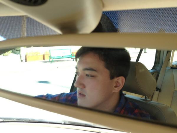 orhihant's tweet photo. back. in car with Jamie. looking for camera. picking up lyndsay. moment to moment we go. http://t.co/yg8ZzAV