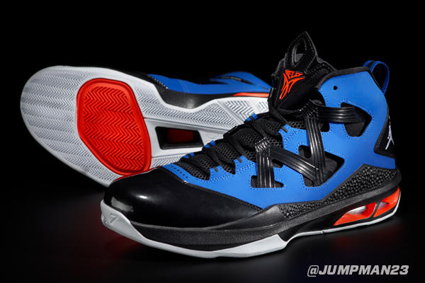 Jumpman23's tweet photo. The custom-fitting @carmeloanthony M9 hits shelves today: http://t.co/ddZtkm6T Will you #PlayForNY?