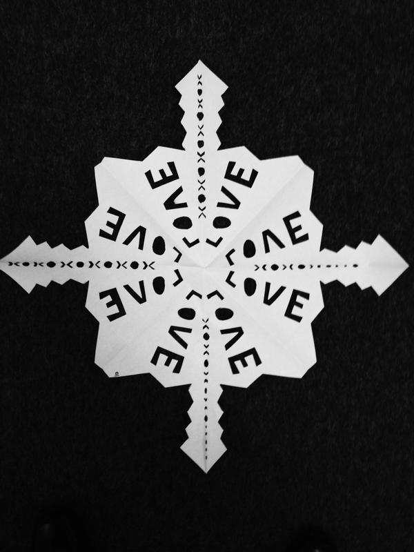 cdmnevergeneric's tweet image. CDMfolks making #snowflakesfornewtown Thanks for hand-delivering, Tom. Blizzards of love.