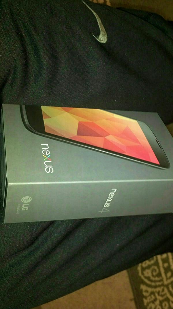 chato300's tweet image. Iphone what? #StepYourGameUp #LGnexus4