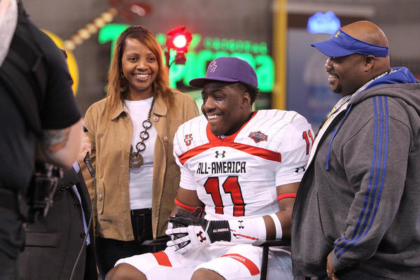 ESPNU's tweet photo. Kendell Beckwith just gave his verbal to @LSUfball LIVE on @espn during the #UAGame. #ESPNU150 rank:19 http://t.co/vruS73z4