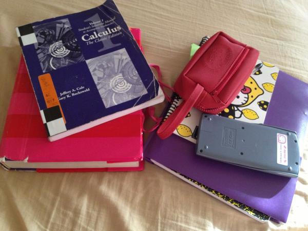gagagaily's tweet image. Dude, I don&apos;t even want to touch it #calculushomework 😭👎