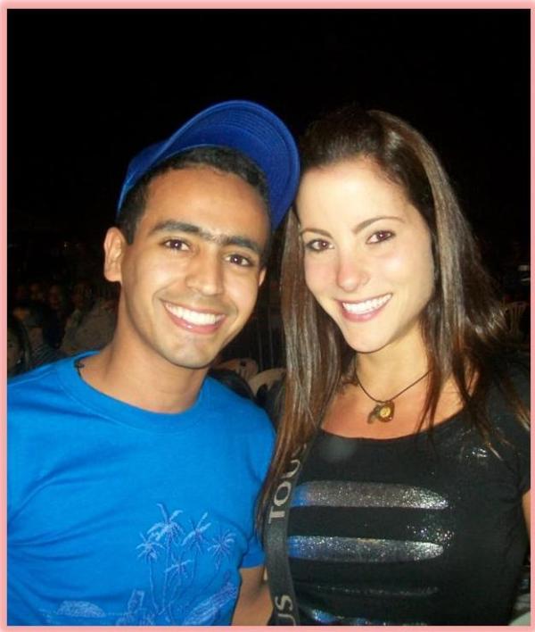 Davidthalisan's tweet photo. yo con la hermosa @PaulaBevilacqu en el concierto de @ricky_martin http://t.co/pZMMc0g8