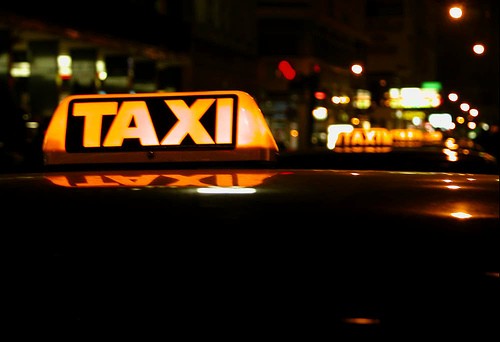 cieloalinfierno's tweet photo. Hoy por en del cielo al infierno el tema es "Historia de taxis"
hay muchas cosas que suceden en la calle. http://t.co/CJyASlZO