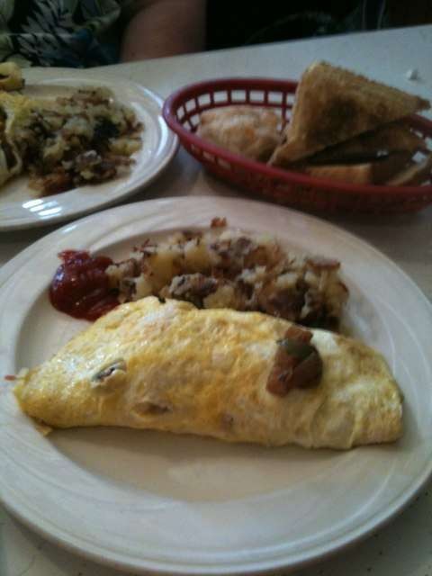DinosGrill's tweet photo. breakfast at Dino's, from 7am til 11am http://t.co/gn0jPRLh