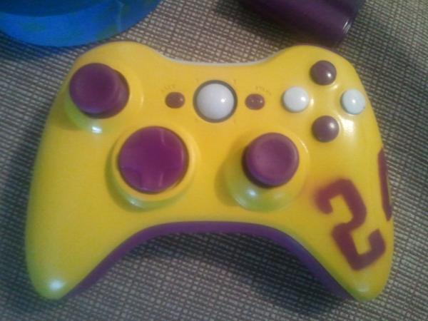 toolboxgamez's tweet photo. @moncele show Uncle Eddie this #Kobe #Laker controller! http://t.co/WwHETHig