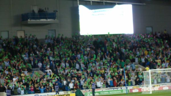patrick_barker's tweet photo. “@FansReunited: North stand green cards http://t.co/jvkktejW”<<<< amazing