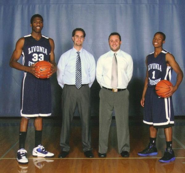 MichaelAllie's tweet image. @MattBartnick Check out photo of Happy from Blue Chips...He's the one on the right in a shirt &amp; tie.#FriendOfTheProgram