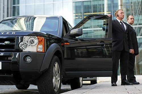 AutoExclusivos's tweet photo. Contamos con el servicio de alquiler de automóviles blindados con chofer. http://t.co/lbPg6u0W