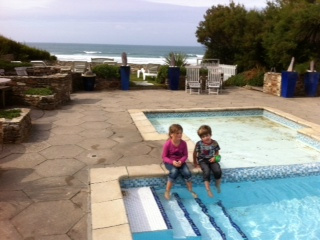 Will_Watergate's tweet photo. The last paddle in the outdoor pool after 40 years and the surf wasn't bad.. New 25m pool is going out to cliff edge http://t.co/ogfnbavu