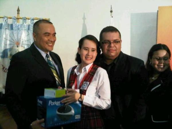 damapero's tweet photo. La estudiante Louissis McDonals del Colegio Bilingüe Eben Ezer, representara a Colón en Oratoria C&W http://t.co/idHLpodr