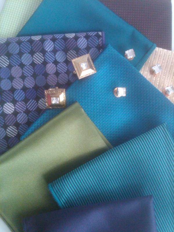 AffinityFormals's tweet image. Men, channel your inner peacock with our pocket squares &amp; vintage cuff links this fall.