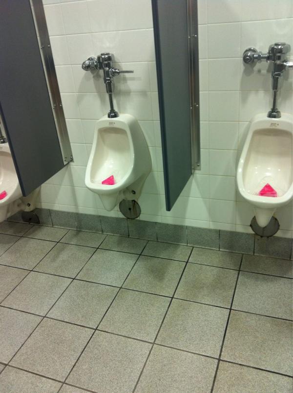 gsvekis21's tweet image. The only bathrooms open in my whole school is the guys..... #staproblems #sexism