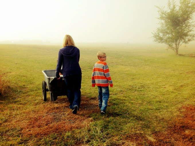 Coming from the iPhone 3GS, the camera on the 4S is rocking my world. http://t.co/LbUZLIrM