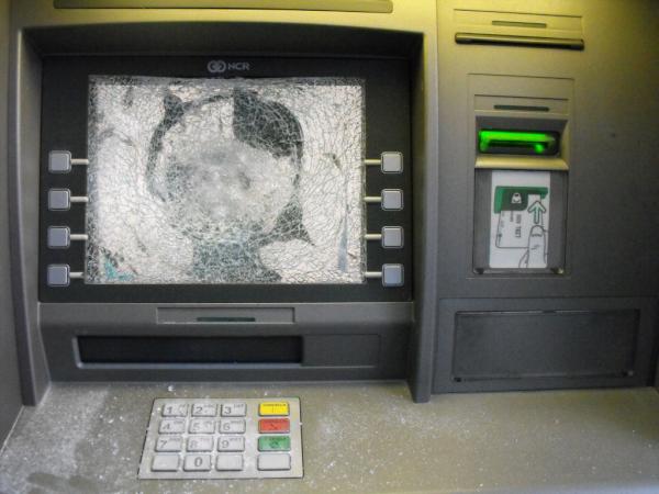 nart_186's tweet photo. bancomat Barclays via Aosta #indignati15ottobre http://t.co/5fYAlvvr