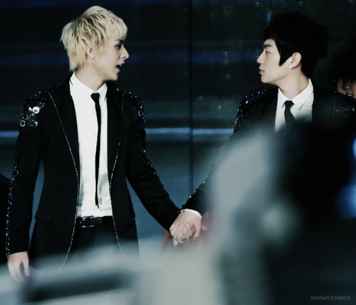 ChocoB2st's tweet photo. aww i really love this pic! :3 http://t.co/36qRetgO