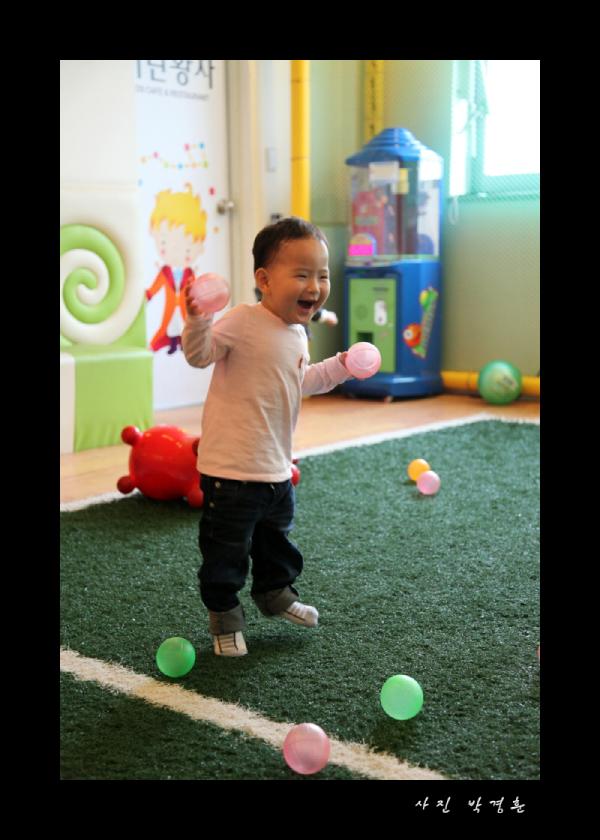 pkhoon616's tweet image. 가끔씩은 다녀와야겠다. 저리 좋아하는데...  #키즈카페_ #육아당_