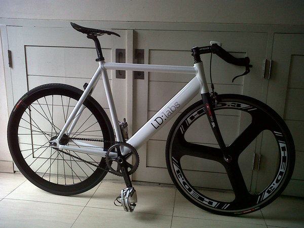VictoriaFixed's tweet image. FS: Fullbike LD:Labs White with High Parts! Only 35.000.000 IDR Negotiable!: 2561C90E / 6281906024884 @FixieBikeMarket