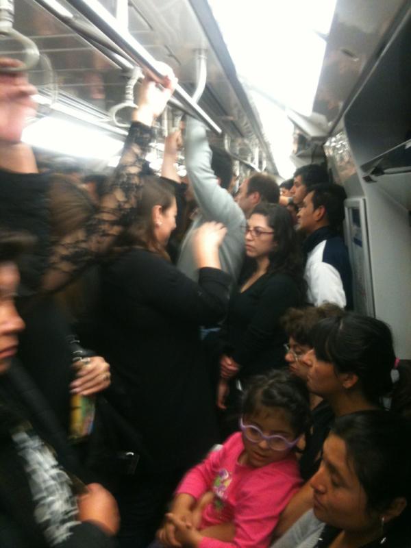 ciudadania_i's tweet photo. Es larga la ruta hacia el #ogdcamp. Hoy el metro, mañana el subway y pasado el tube. http://t.co/oteoWfVd