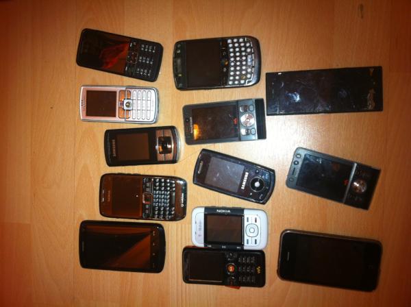 DarrenCheesman's tweet image. I just went knocking on a few neighbours' doors asking for their old phones. I got a great response. #O2Recycle