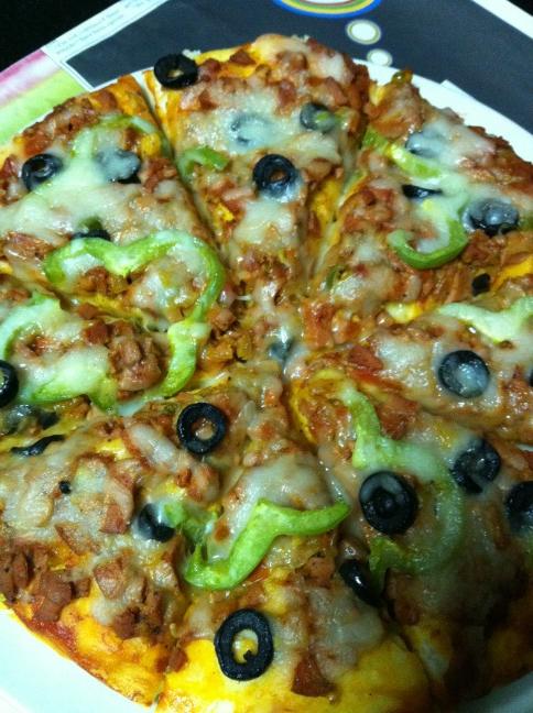 babzomar's tweet photo. Home made Pizza.. http://t.co/B6h0dwjP