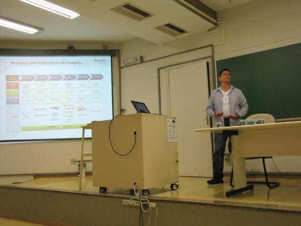 codefestcps's tweet image. William Wada, do @Buscape, em palestra na #Unicamp. Abertura do @codefestcps