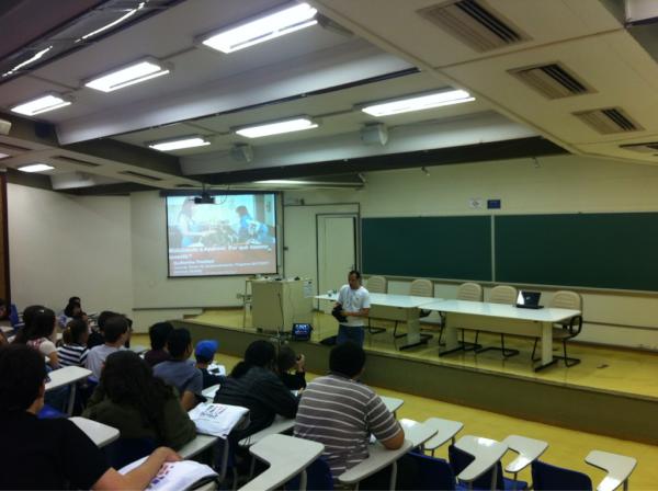 codefestcps's tweet image. @motorolamobility no @codefestcps : Guilherme Frenhani, gerente Senior do Motodev na #Unicamp