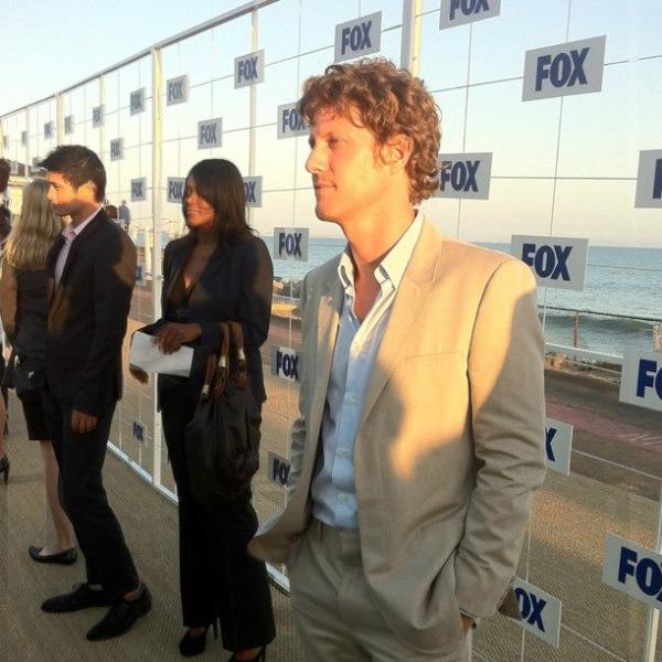 ESSFansNL's tweet photo. Love the suit..love the hair.. Adore the man!!! #EricShefferStevens http://t.co/tJu8ORkJ
