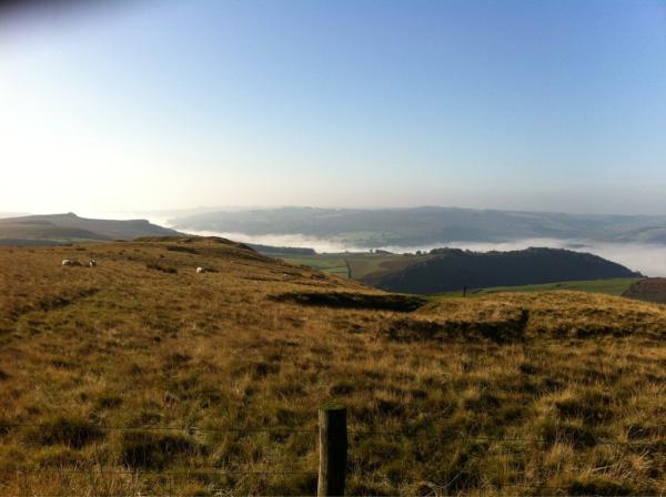 jonoverment's tweet image. Mid Oct, summer bike still out, climb out of Sheffield, bit misty over Hathersage #dropintemperature
