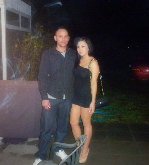 LeeceyTwack's tweet photo. On the LEFT of him...... sadlkjfklsajf wtf. *paranoidparrot* http://t.co/hSs6pm9H