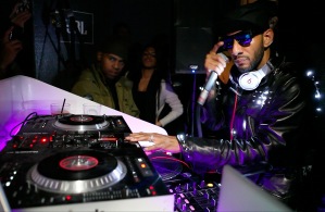 Watch SWIZZ BEATZ's leaked NSFW photo on TwXstars