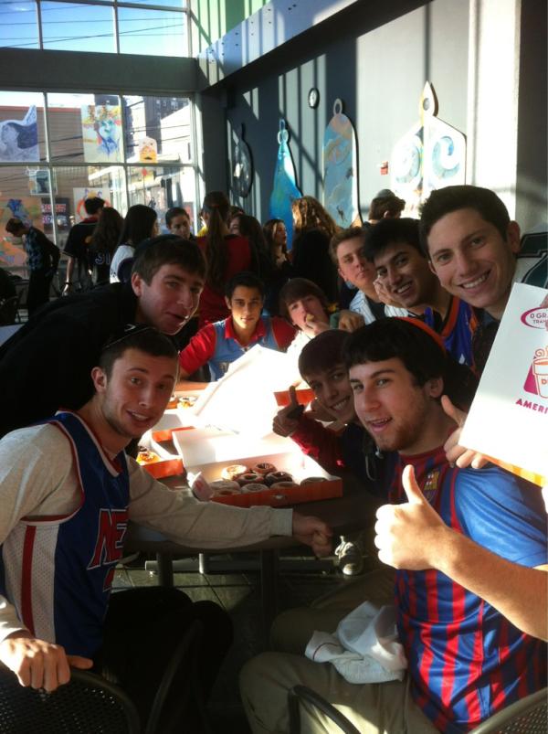 SARHighSchool's tweet image. Chodesh Tov. Chagigah starts in 20 minutes. #BreakfastUpgrade