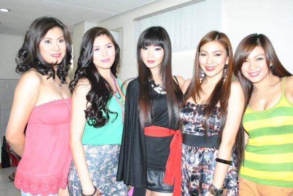 RealMilagring's tweet photo. SUGO GIRLS <3 http://t.co/v31HYBLk