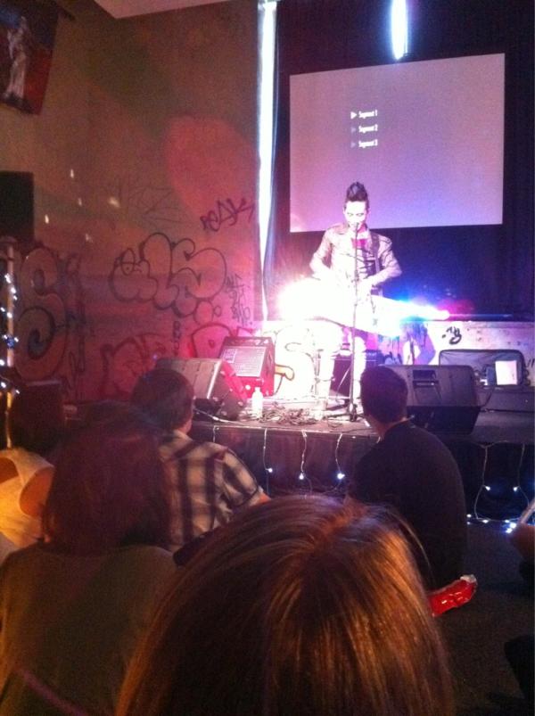 2highFestival's tweet image. Dyan tai and his sparkly keytar! Yes! #2high