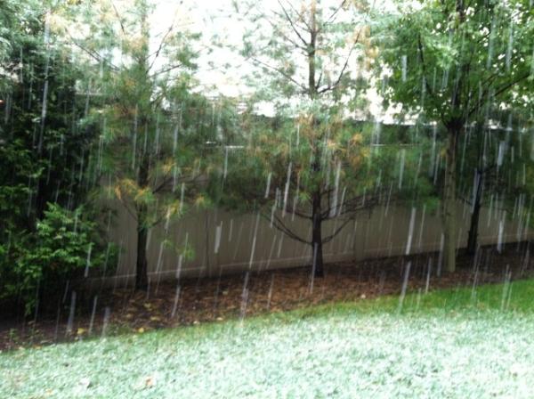 yooner12's tweet photo. Snowing in October. http://t.co/jF9yNVdA