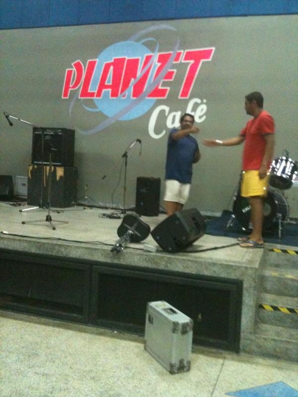 i9music's tweet photo. Já em lagarto na Planet Café, a U2 Elevation, daqui a pouco passando o som. http://t.co/bSUBsrBK