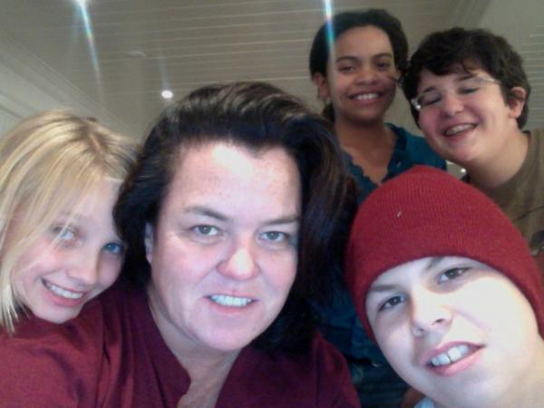 Rosie's tweet photo. NEIGHBOR KIDS ON A SNOW NIGHT http://t.co/FiO1l8kR