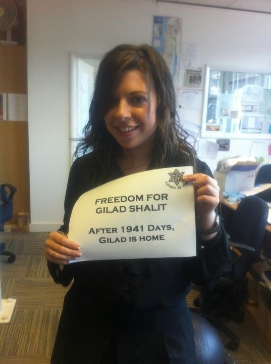 JewishChron's tweet photo. RT @FacesForGilad GILAD IS HOME #facesforfreedom http://t.co/VwKurv3f