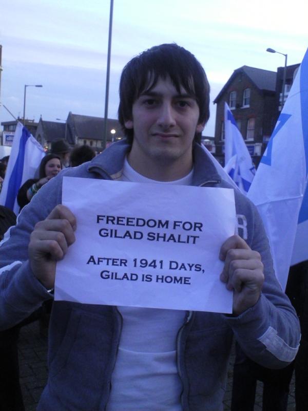 FacesForGilad's tweet photo. These pics were taken at a rally in London org by the Zionist Fed to celebrate Gilad's freedom #facesforfreedom @fzy http://t.co/yI0NAoUP