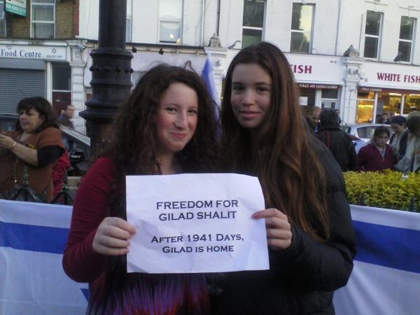 FacesForGilad's tweet photo. #facesforfreedom @fzy @boardofdeputies http://t.co/1RegTcNG