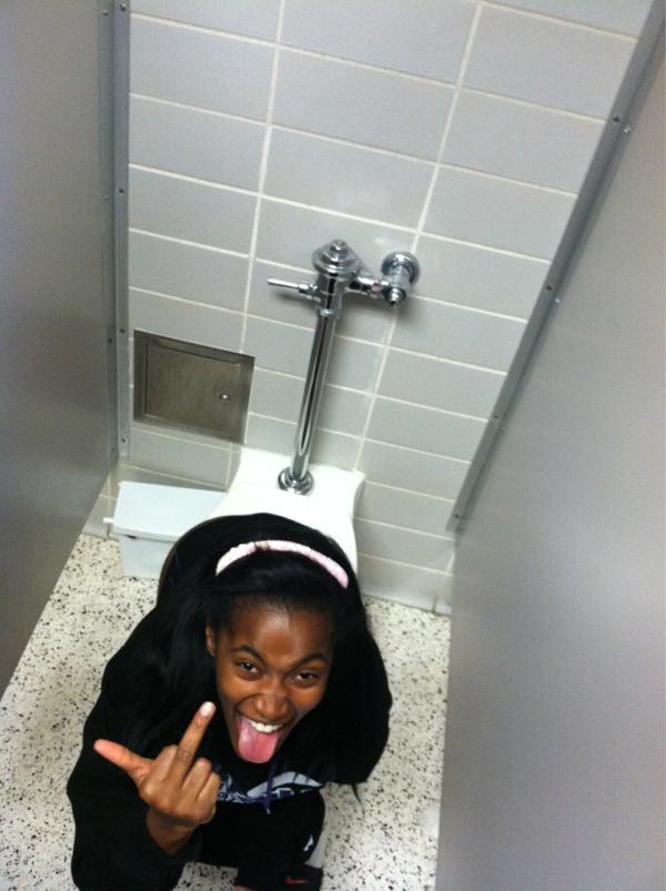 casskardashh's tweet image. @_itsKD lmfao #foolass