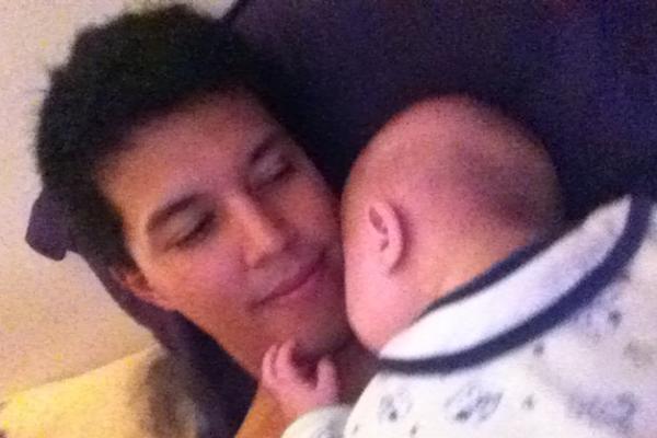 KissToeFur's tweet photo. Liam found his happy place :) http://t.co/318Yc6Lh