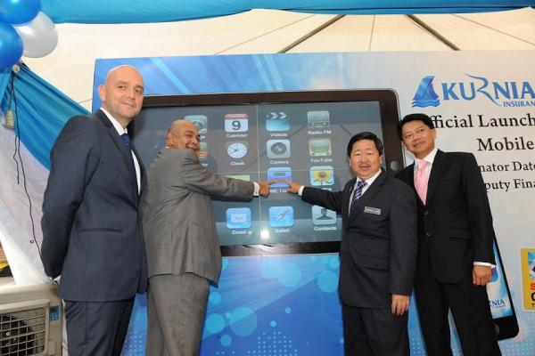 KurniaInsurance's tweet photo. Kurnia One Touch mobile app was officially launched by Y.B Senator Dato’ IR. Donald Lim, Deputy Minister of Finance http://t.co/e86b9Ma8