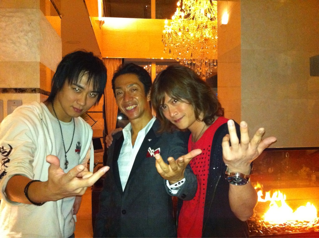 寺田 昌之 まろ ストーンマーケット中村社長の豪邸 ストマ御殿 福岡 のバースデーに招待頂き 自宅に温泉 プール 寿司 バーカウンター 池 鯉 松竹梅の森林など 圧巻でした Http T Co Ecdfzcj1 Twitter