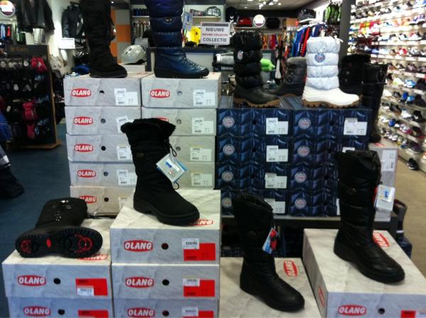 Buitinksport's tweet photo. Ze zijn binnen bij Sporthuis Buitink: SNOWBOOTS! Dames, heren en kinder! Wees er snel bij nu het nog kan!! http://t.co/BNFxKFSC