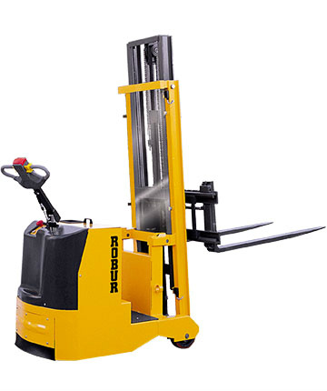 BJBLiftTrucks's tweet image. Workshop preparing a new Robur #counterbalanced pedestrian #stacker truck prior to delivery to a #BJBLiftTrucks client