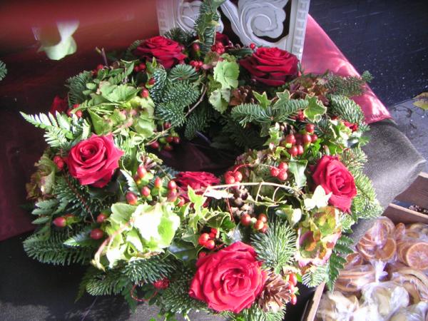 nixflowers's tweet photo. Nix xmas work shop £60-per head inc-lesson all materials&decor and your own door wreath & table centre to take home!! http://t.co/Zir6dGnc