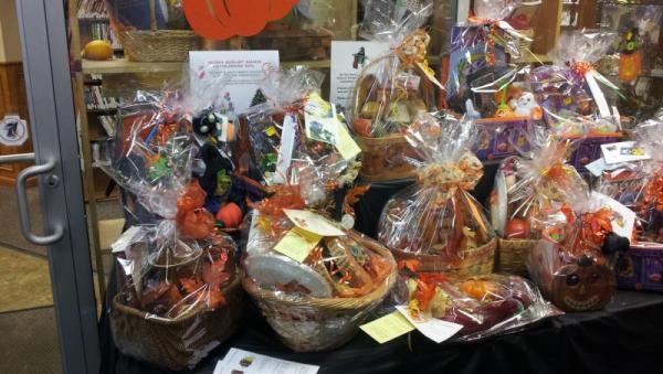 cdlnews's tweet photo. Stop by our Corunna Library from 10-8pm today and support your library while getting some great treats! http://t.co/cY0AxR2x
